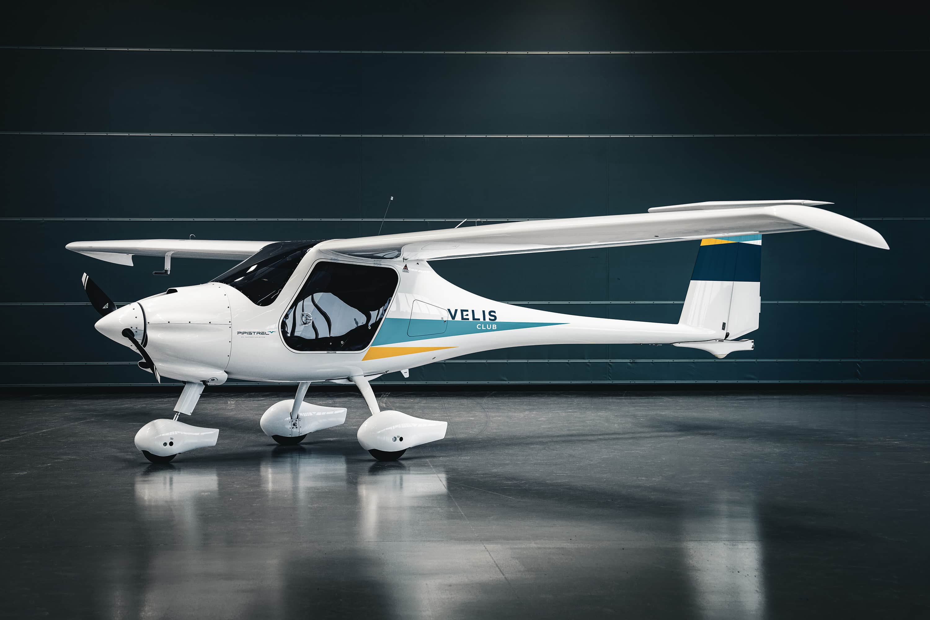 VELIS CLUB - Esterno